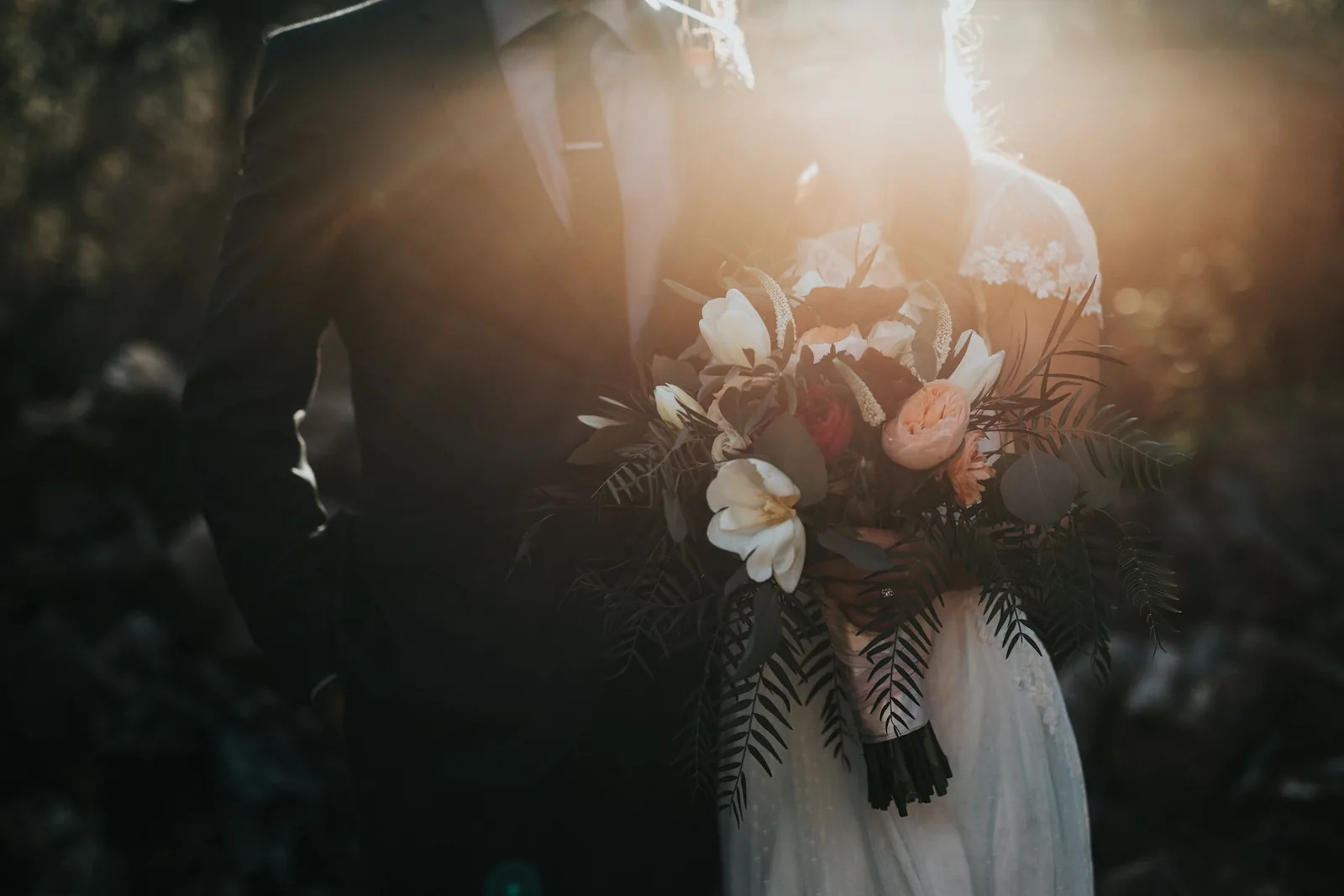 Ramo de novia a contraluz